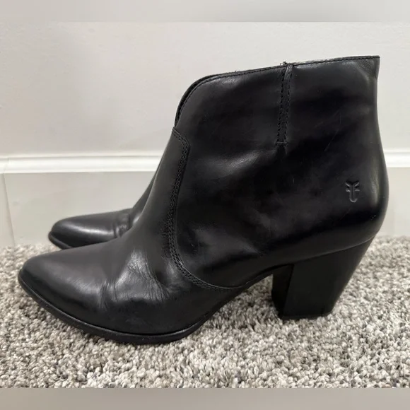 Frye Jennifer Black Leather Ankle Booties, size 9.5 - Picture 5 of 16